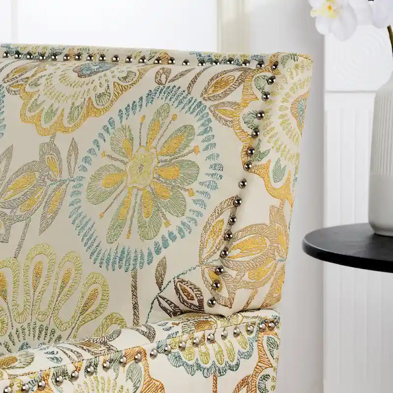 Fauteuil d’appoint moderne pour le salon avec pieds en bouleau et revêtement en tissu confortable