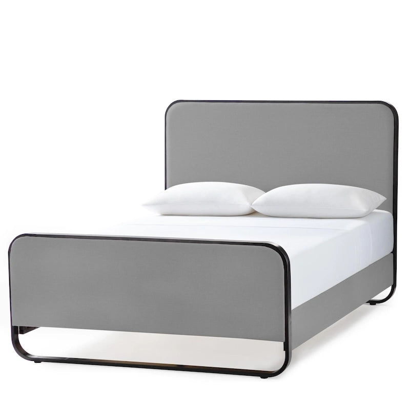 Cama moderna de metal y tapizada
