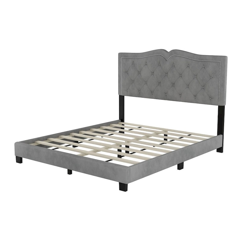 Cama con plataforma tapizada en terciopelo y cabecera capitoné